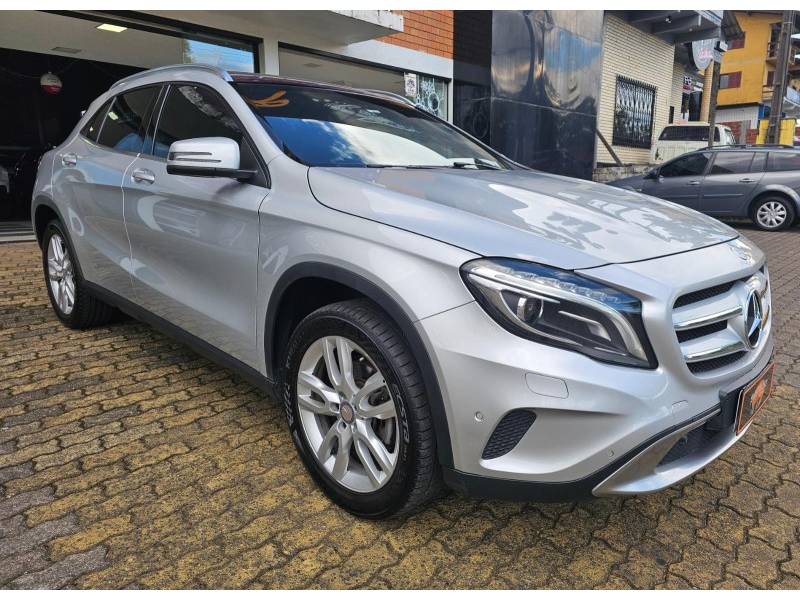 MERCEDES-BENZ - GLA 200 - 2015/2015 - Prata - Sob Consulta