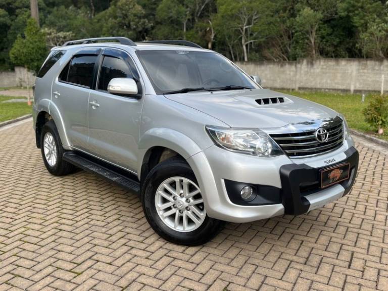 TOYOTA - HILUX SW4 - 2013/2013 - Prata - Sob Consulta