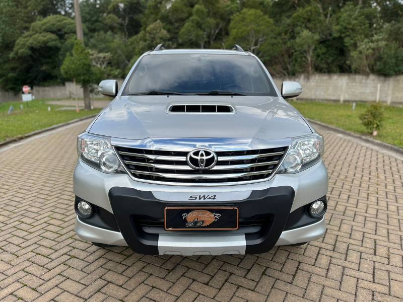 TOYOTA - HILUX SW4 - 2013/2013 - Prata - Sob Consulta