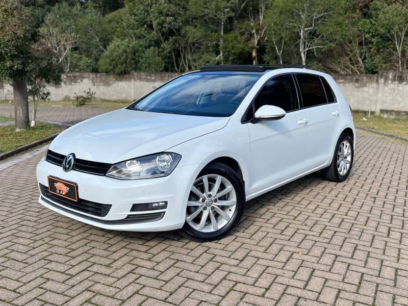 VOLKSWAGEN - GOLF - 2015/2016 - Branca - Sob Consulta